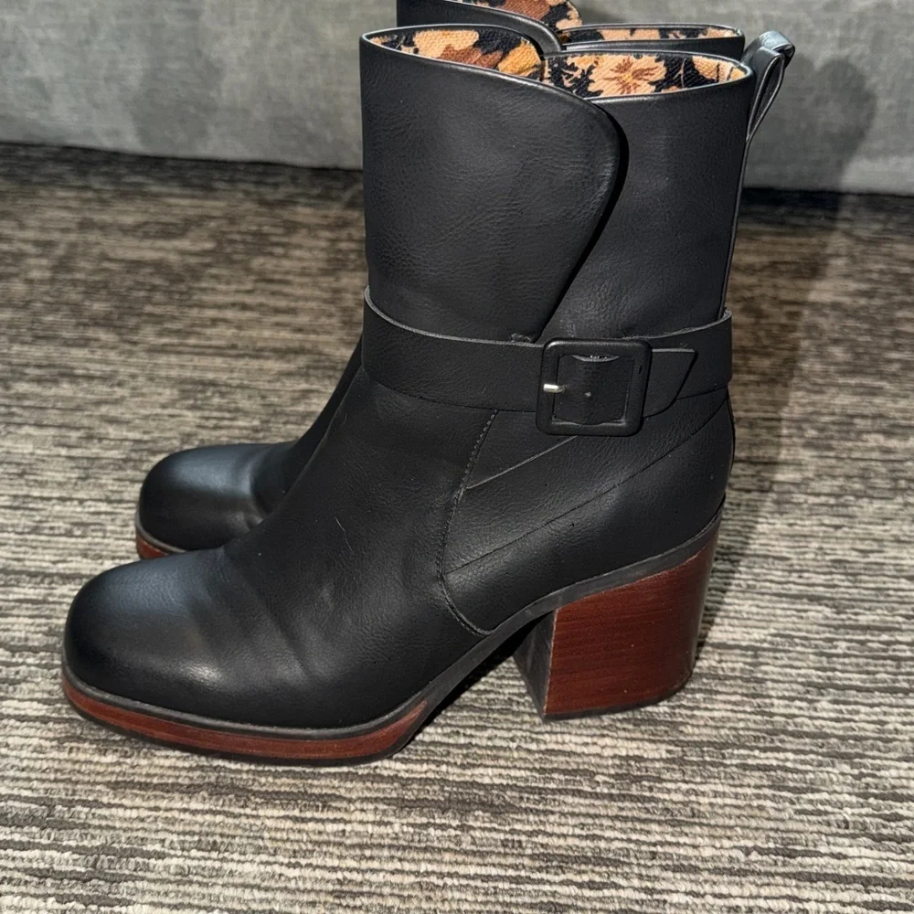 Korks Marcie Patform Boots Black Leather Size 10